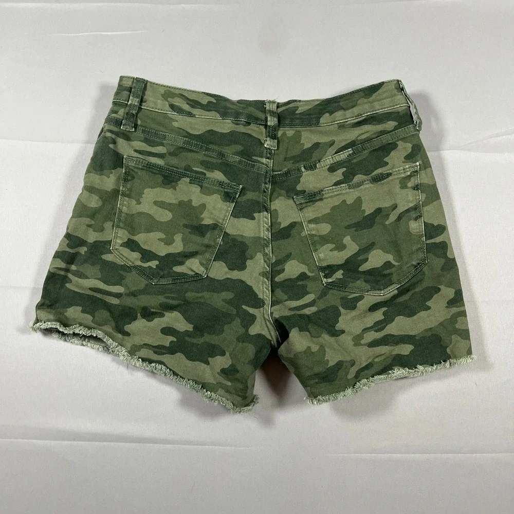 Universal Thread Shorts Womens 8X29 Multicolor Camouflage Midi High Rise Raw Hem